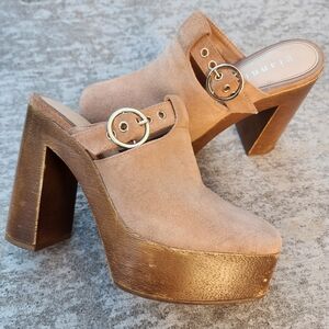 Gianni Bini Sotelo Buckle Detail  Tan Suede Platform Mule Clogs, Size 5.5M